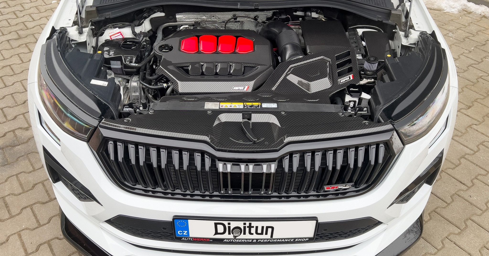 Detail motoru a sání APR Kodiaq RS