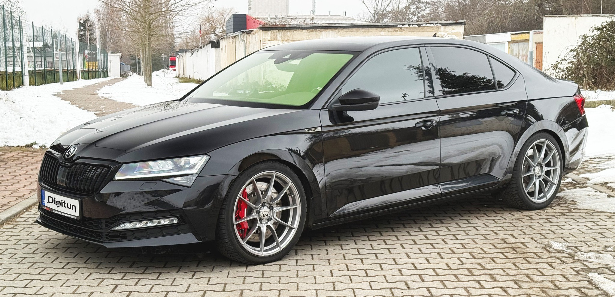 Škoda Superb III 2.0 TSI Stage 3 Autowerks Praha - přední část