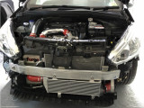 Forge Motorsport Tlakové vedení turbodmychadla Peugeot 208 GTI - červená