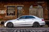 Maxton Design Prahové lišty Mercedes E63 AMG (W212) Sedan Facelift - texturovaný plast