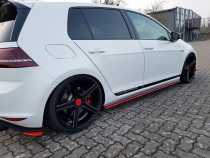 Maxton Design Prahové lišty VW Golf Mk7 GTI Clubsport - černý lesklý lak