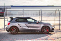 Maxton Design Prahové lišty Mercedes GLA 45 AMG (X156) - černý lesklý lak