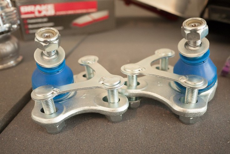 SuperPro - Nastavitelné vnější čepy spodních ramen Octavia II, Golf 5 & 6, Scirocco, Leon, A3, TT