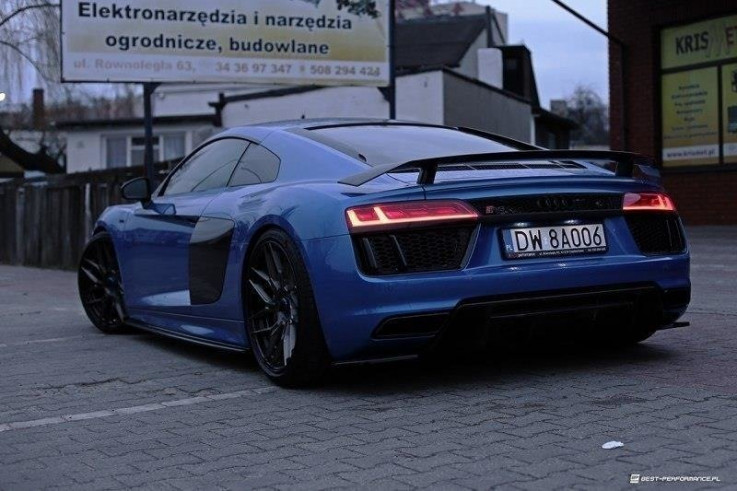Maxton Design Prahové lišty Audi R8 Mk2 - černý lesklý lak