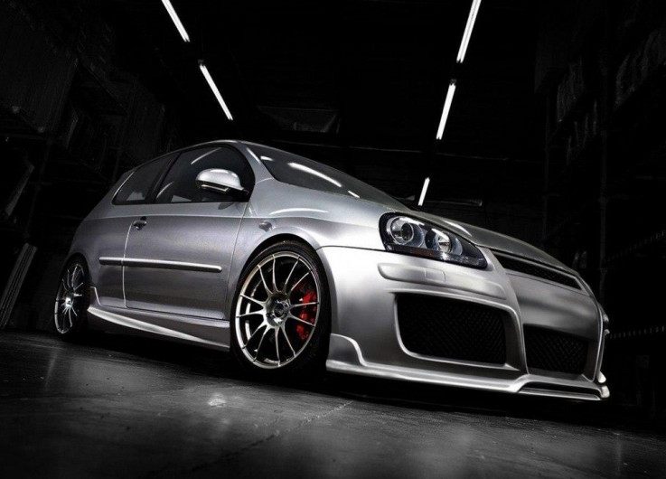 Maxton Design Mřížka předního nárazníku C-Quest VW Golf V