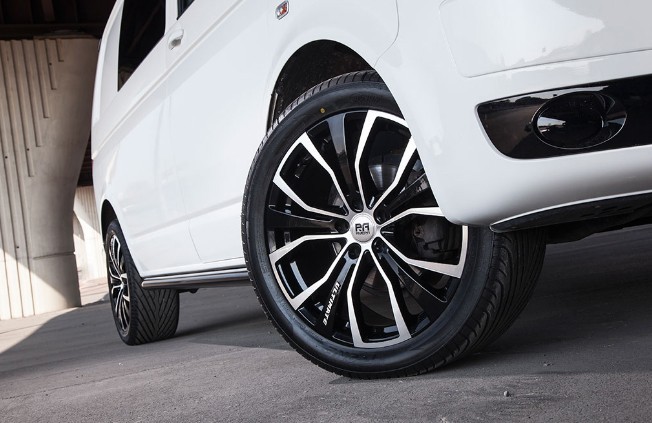 Riviera Wheels RV ULTIMATE 18x8,5 ET45 5x120 alu kola - stříbrné