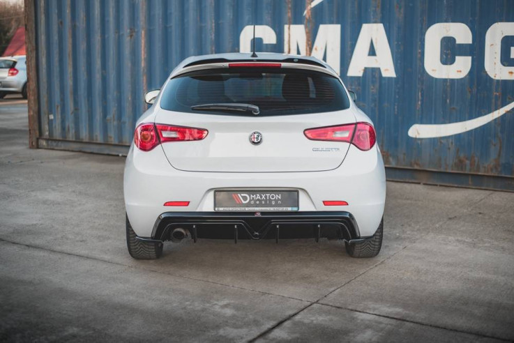 Maxton Design Boční lišty zadního nárazníku Alfa Romeo Giulietta Facelift V.3 - karbon
