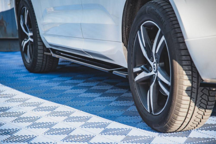 Maxton Design Prahové lišty Volvo XC60 Mk2 R-Design - černý lesklý lak