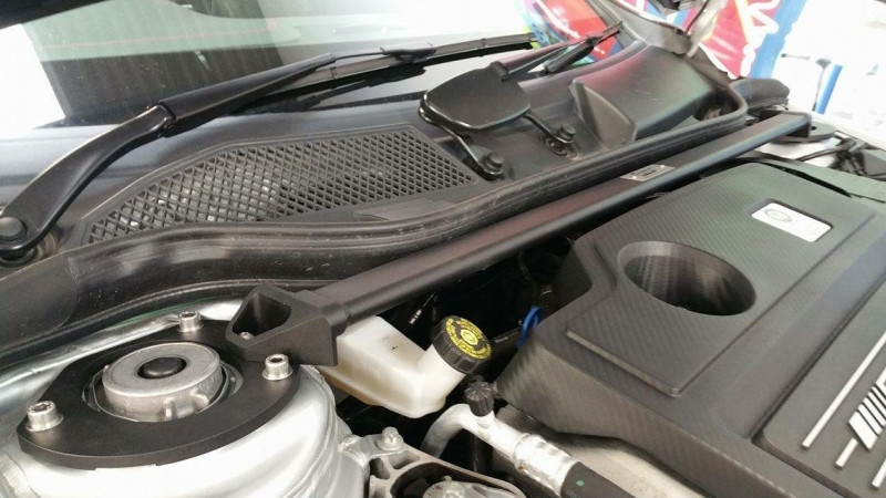 Forge Motorsport Pricna Vzpera Motoroveho Prostoru Mercedes Amg A45 Autowerks Specialista Na Prodej A Upravu Koncernovych Vozu